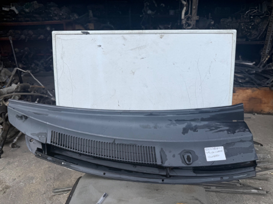 TOYOTA YARİS SAĞ ÖN CAM IZGARASI